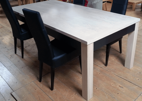 Table fixe CONTEMPORAINE - Métal et bois de chêne massif situtation