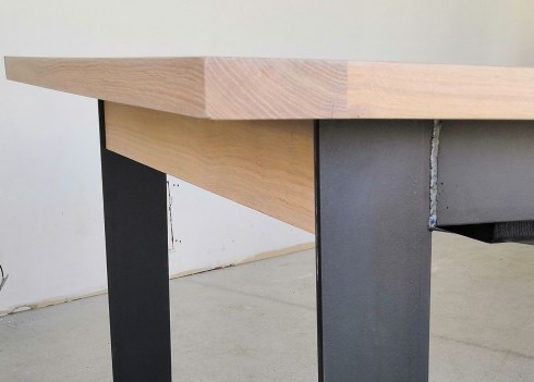 Table-allonges-INDUS-DESIGN-detail-angle-bois-de-chene-massif